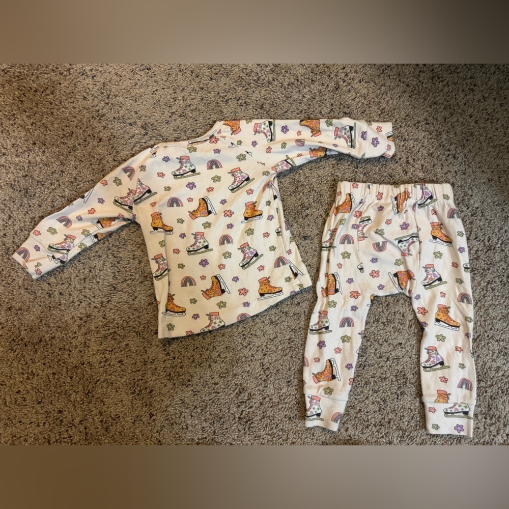 Little One Shop Lucky Skates Loungewear Set - Picture 8 of 8